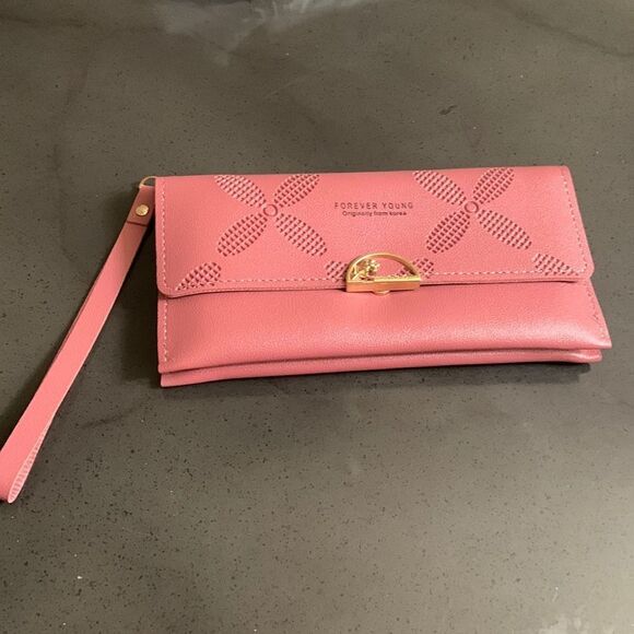 NIP dark pink  wristlet forever young originally from Korea 100% polyurethane - Picture 1 of 11